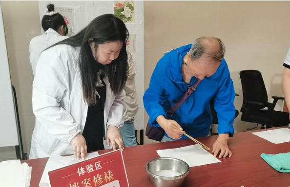 揭秘档案修裱：秉承最小干预原则 补纸选择有讲究