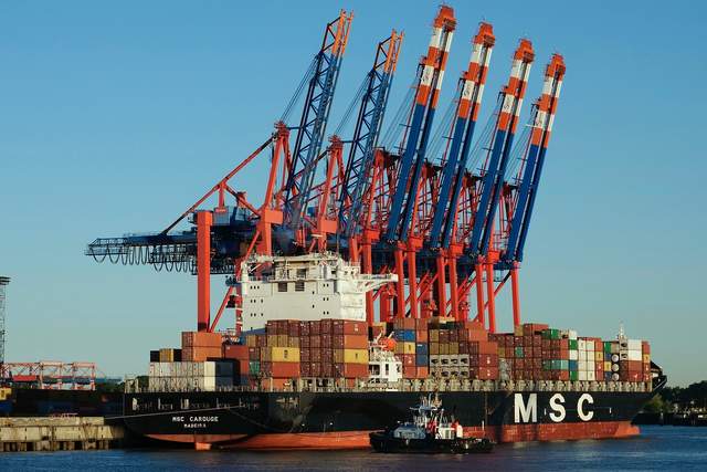 出口集装箱供应紧张 中国对外贸易快速升温背后的原因是什么？