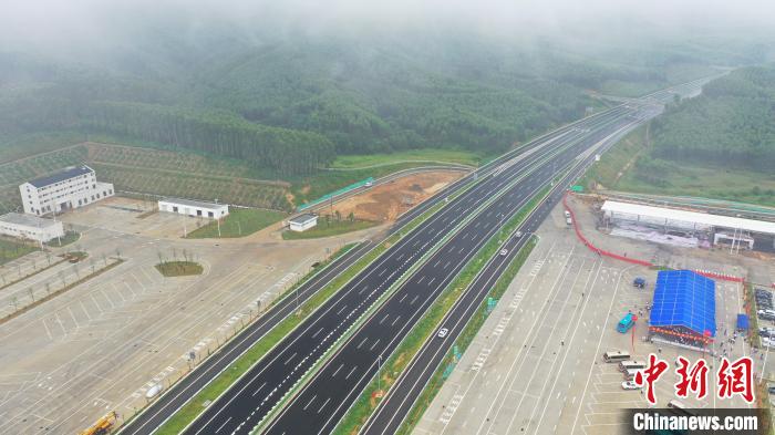 广东省第一条以PPP模式投资建设的高速公路开通运营