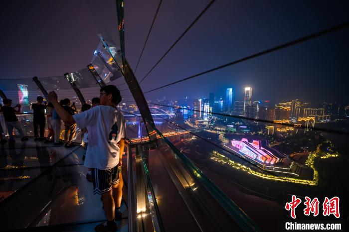 重庆推出近200场夜间特色主题活动 打造“不夜重庆”