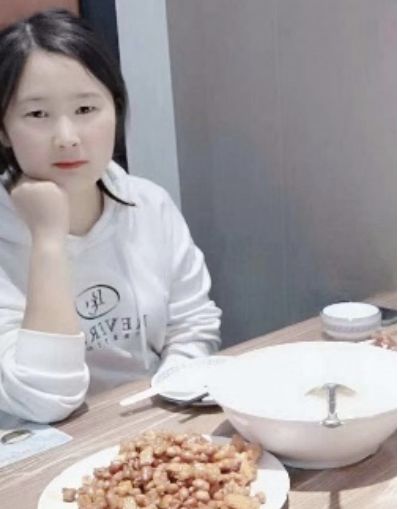 郑州一名30岁女性昨日乘地铁5号线后失联，亲友急寻人