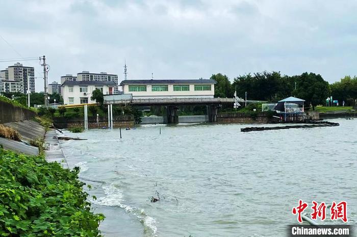 台风“烟花”过境无锡“惊现”空铁交通正在有序恢复