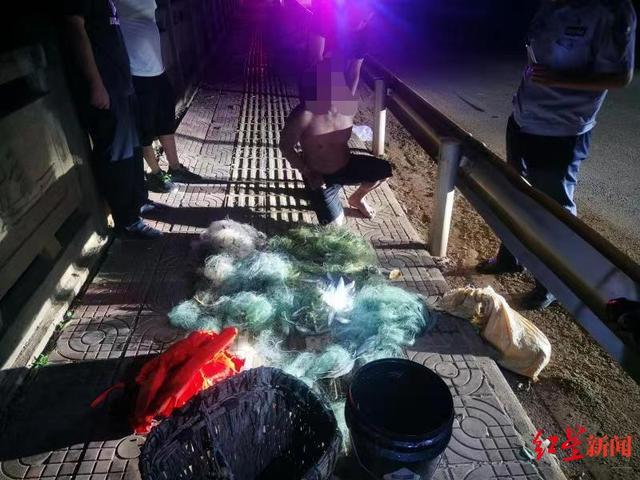 攀枝花一男子凌晨在金沙江非法捕捞 暴力拒捕 已被拘留