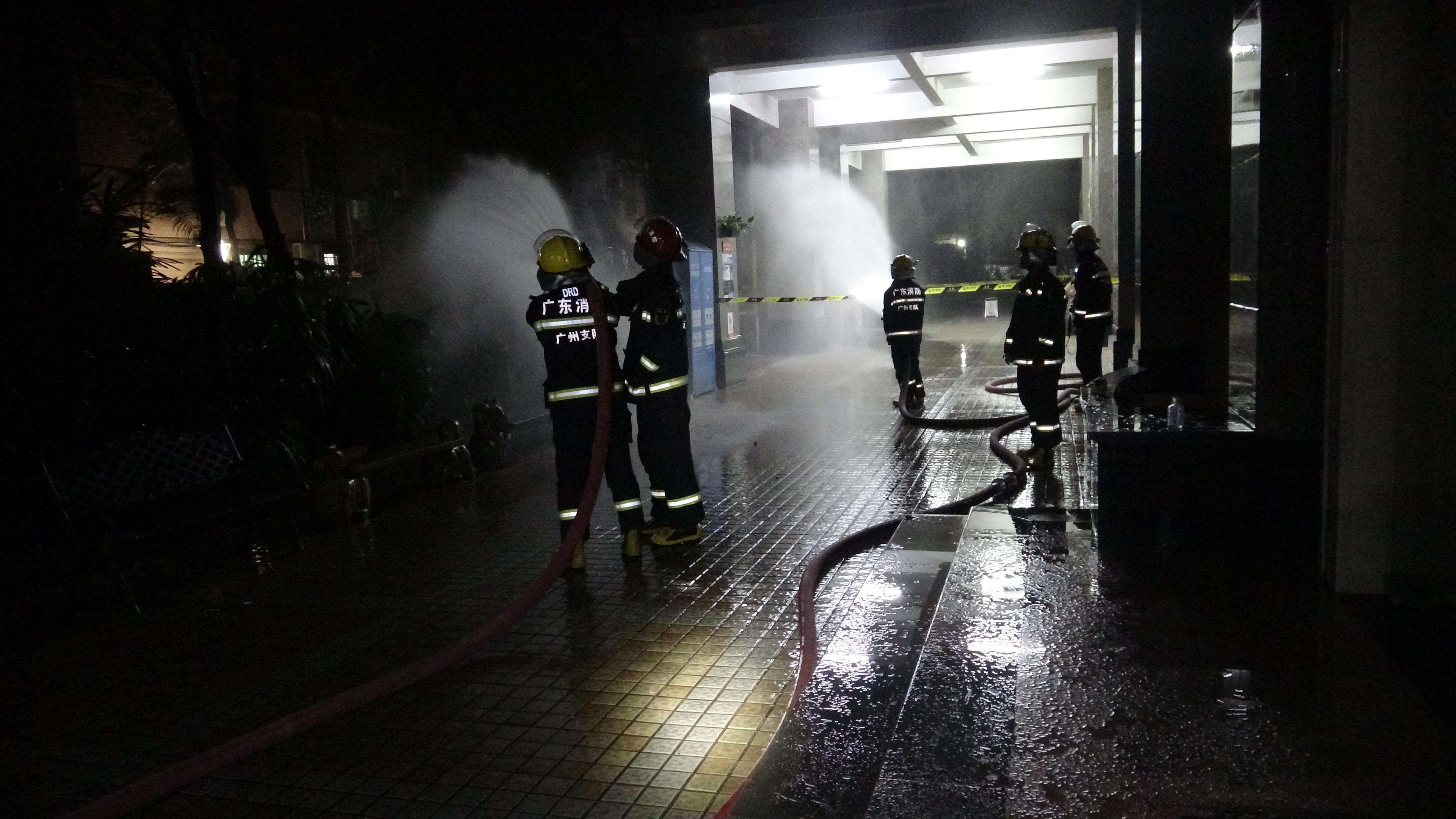 广州某小区今天凌晨发生煤气泄漏 成功处置未出现人员伤亡