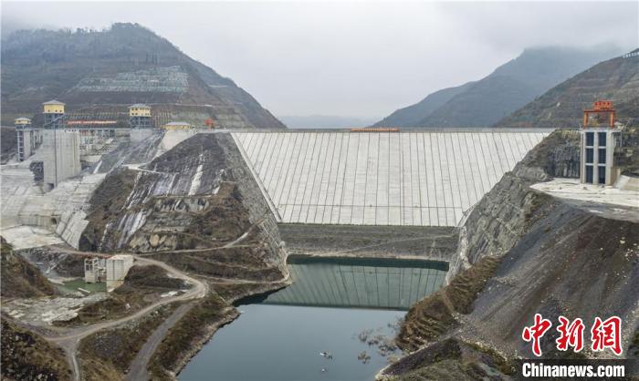 贵州最大水利工程:颜佳水利枢纽、黔西北供水工程成功闭闸蓄水