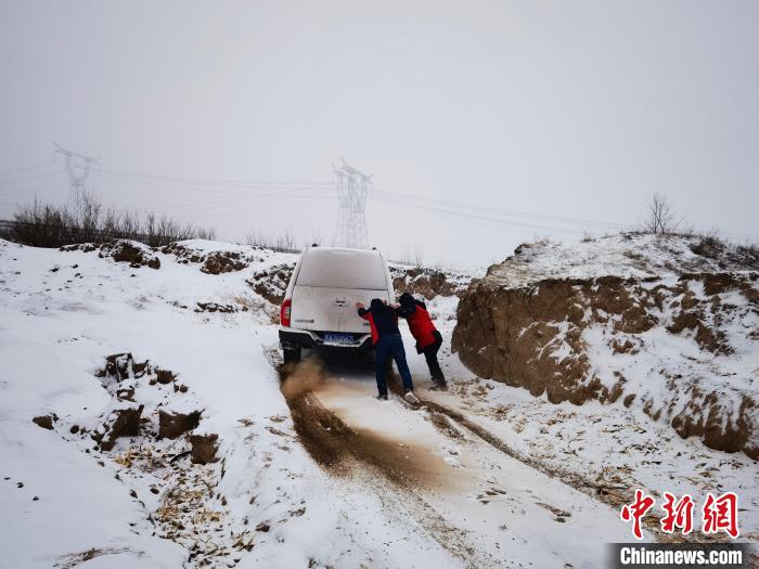 加大特巡全天候值守山西省电力有限公司多措并举应对降雪