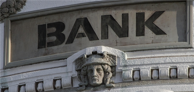 2026美国汇款回中国，银行还是第三方平台？新政下谁更划算？