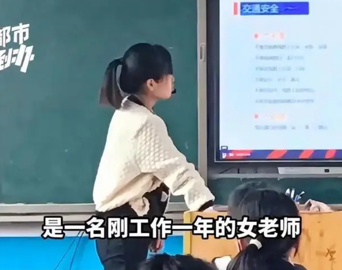 22岁老师被7旬老人开老头乐撞死