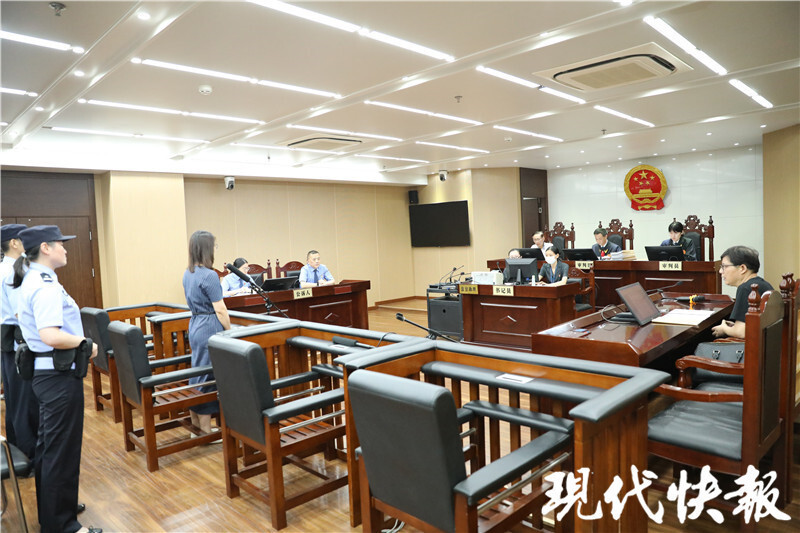 江苏常州一中学出纳挪用2500多万公款理