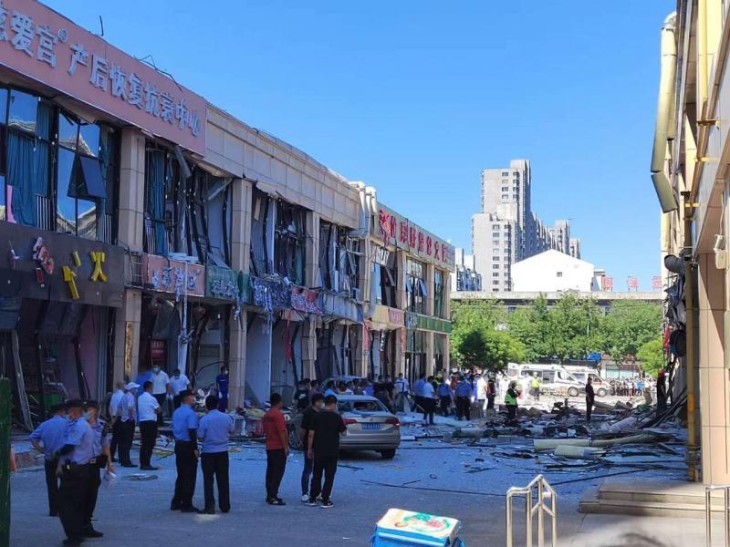 河北燕郊一商业街店铺爆炸：传出巨响多家门