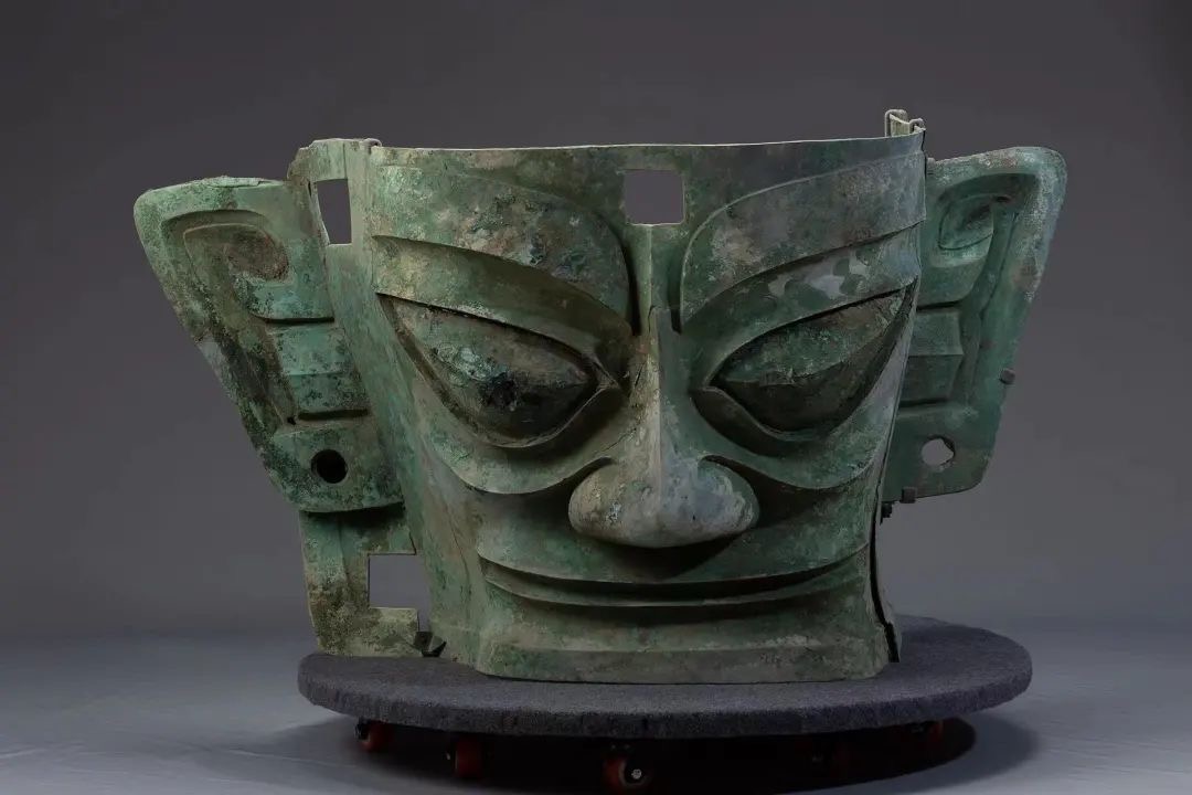 去年出土的三星堆青铜面具春晚后“回家” 
