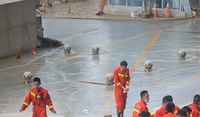 河南成立专项应急预案规避风险 坚持一城一