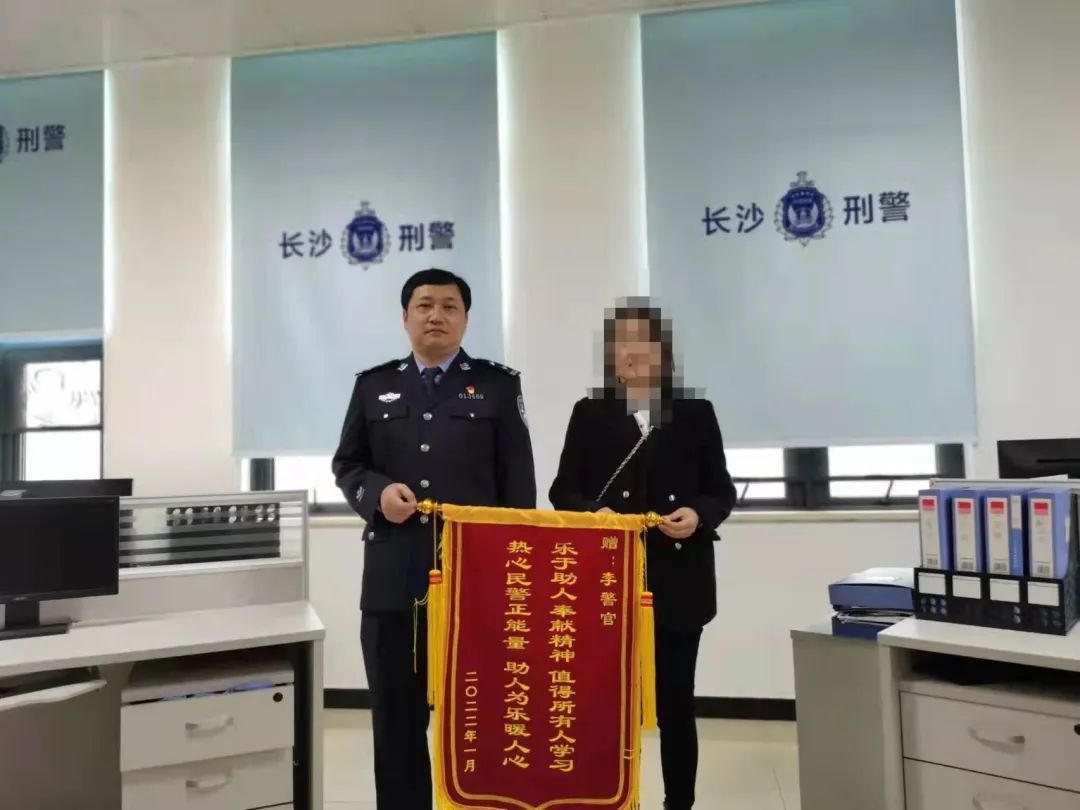 单亲妈妈的11万积蓄被儿子充值玩游戏 警
