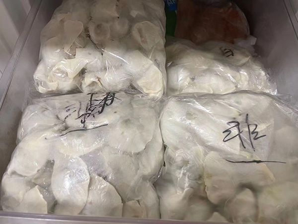 跨越山海的年夜饭：爸妈寄来两大箱食材，我