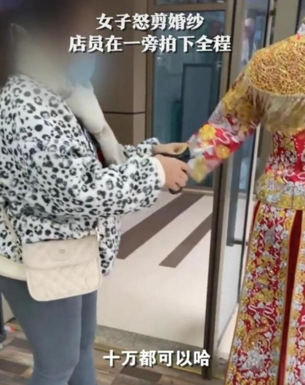 婚纱裁剪事件当事人心声:因疫情取消婚礼 