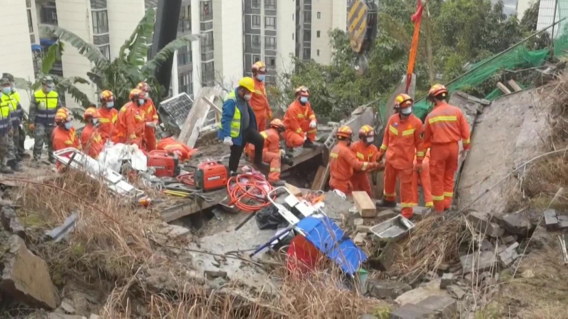 重庆一食堂垮塌致多人被困：救援进行中，中