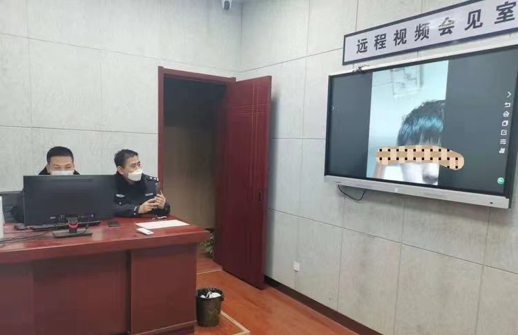男子骑自行车从西安返铜川被罚，民警远程视