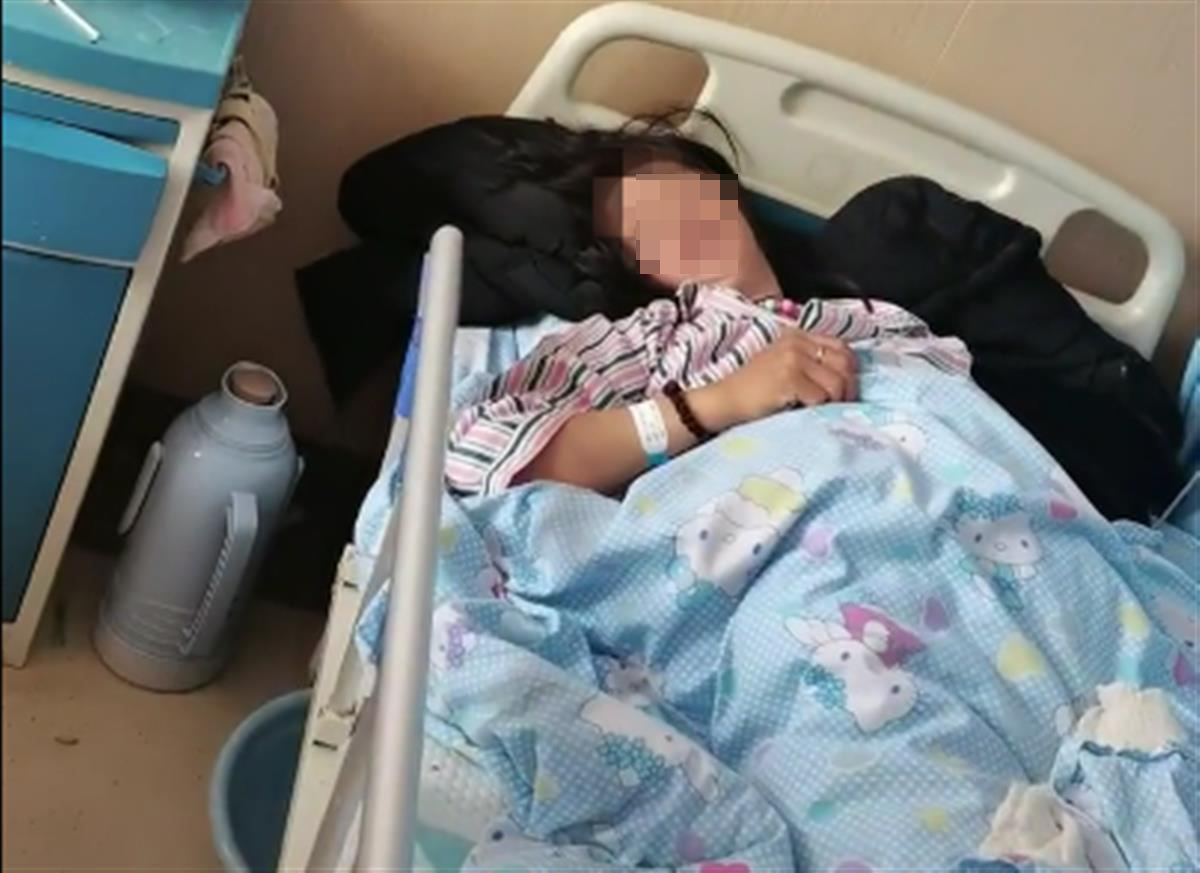 安徽医院辟谣“60岁夫妻生女”:家属称产