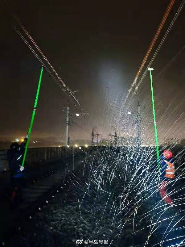 大连地铁3号线部分重新通车 受寒潮影响 