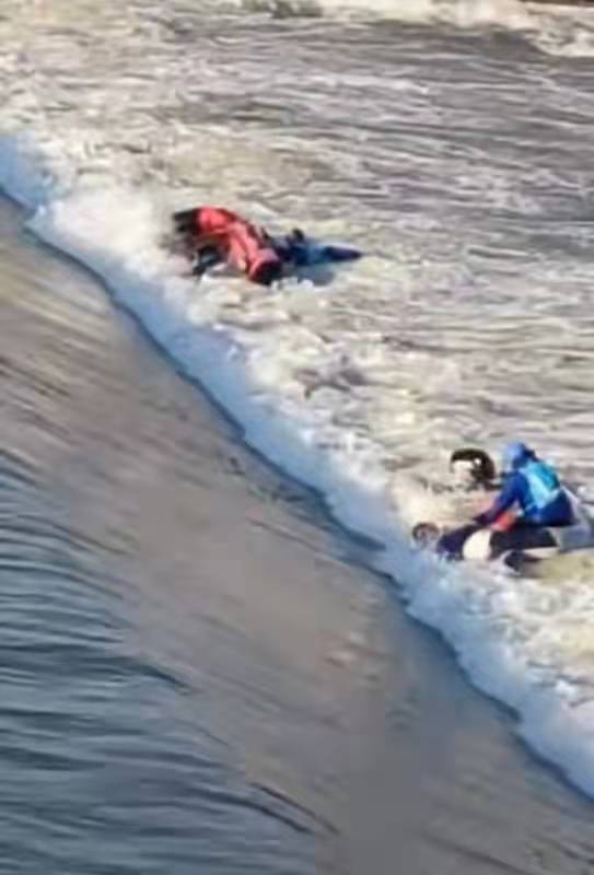 8天两名蓝天救援人员落水 专家:急流救援