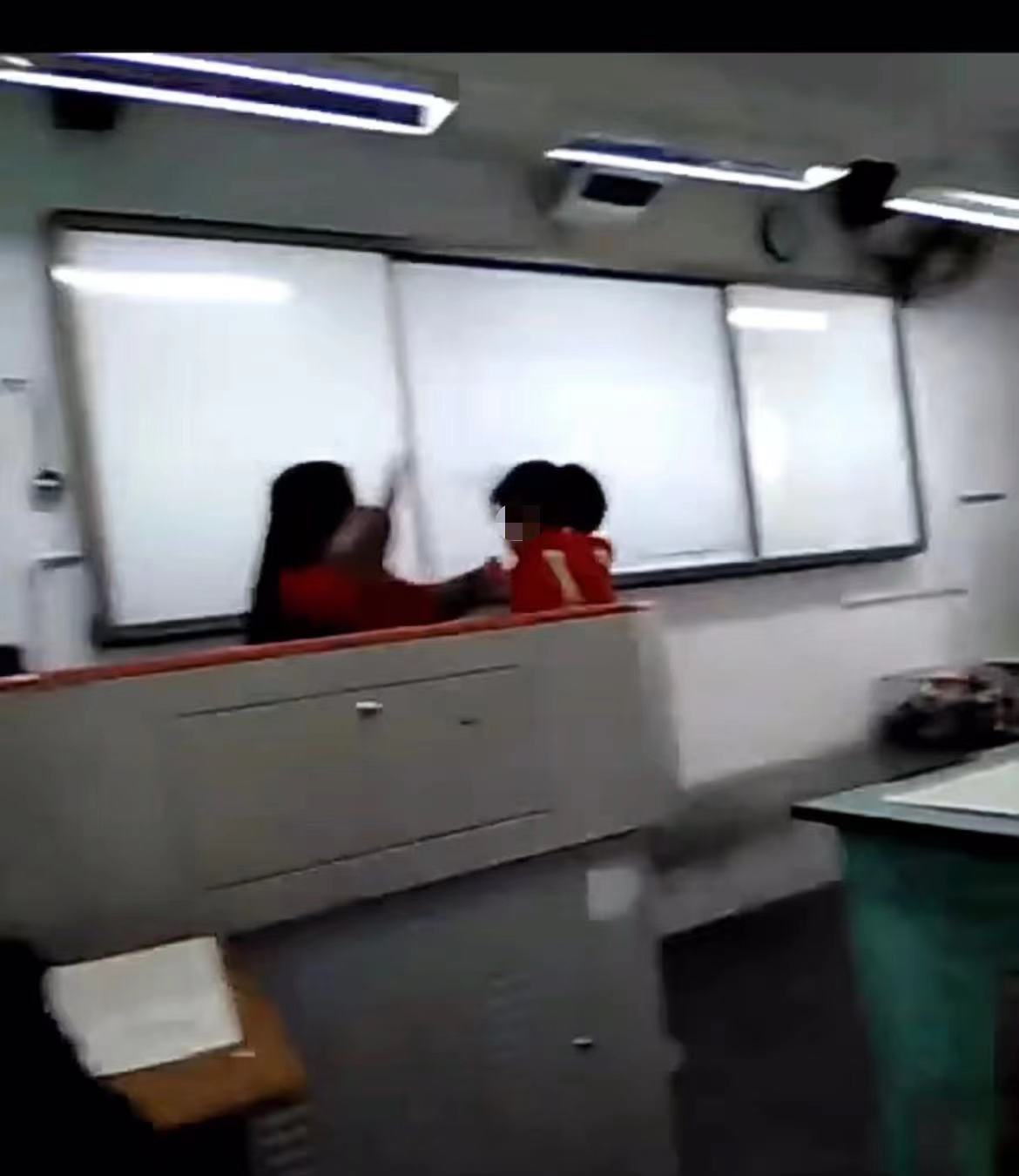“成都一小学生因提错问题被老师扇耳光”续