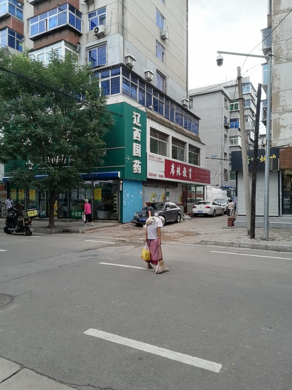 锦州回应“老人衣衫褴褛 疑似流浪”:和姐