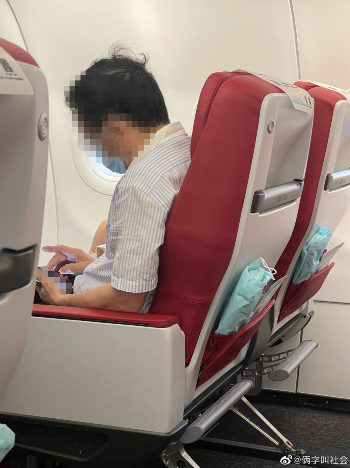 头等舱男子侮辱空姐脏手与乘客发生冲突？长