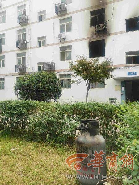 西安一廉租房小区发生闪爆一人受伤，疑因液