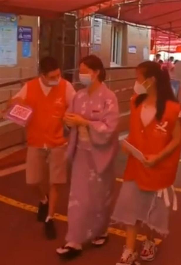 厦门一酒店回应女子穿和服做核酸被劝返：系