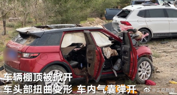 于月仙出事车辆扭曲变形、车顶被掀开，事发