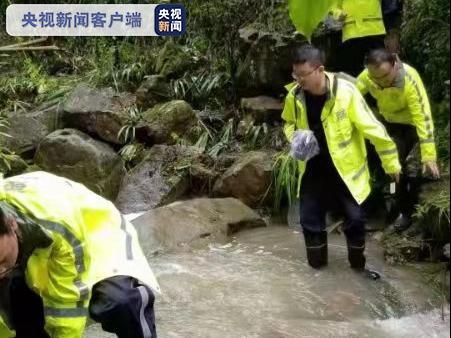 50小时 重庆警方组织村民冒雨寻找一名采
