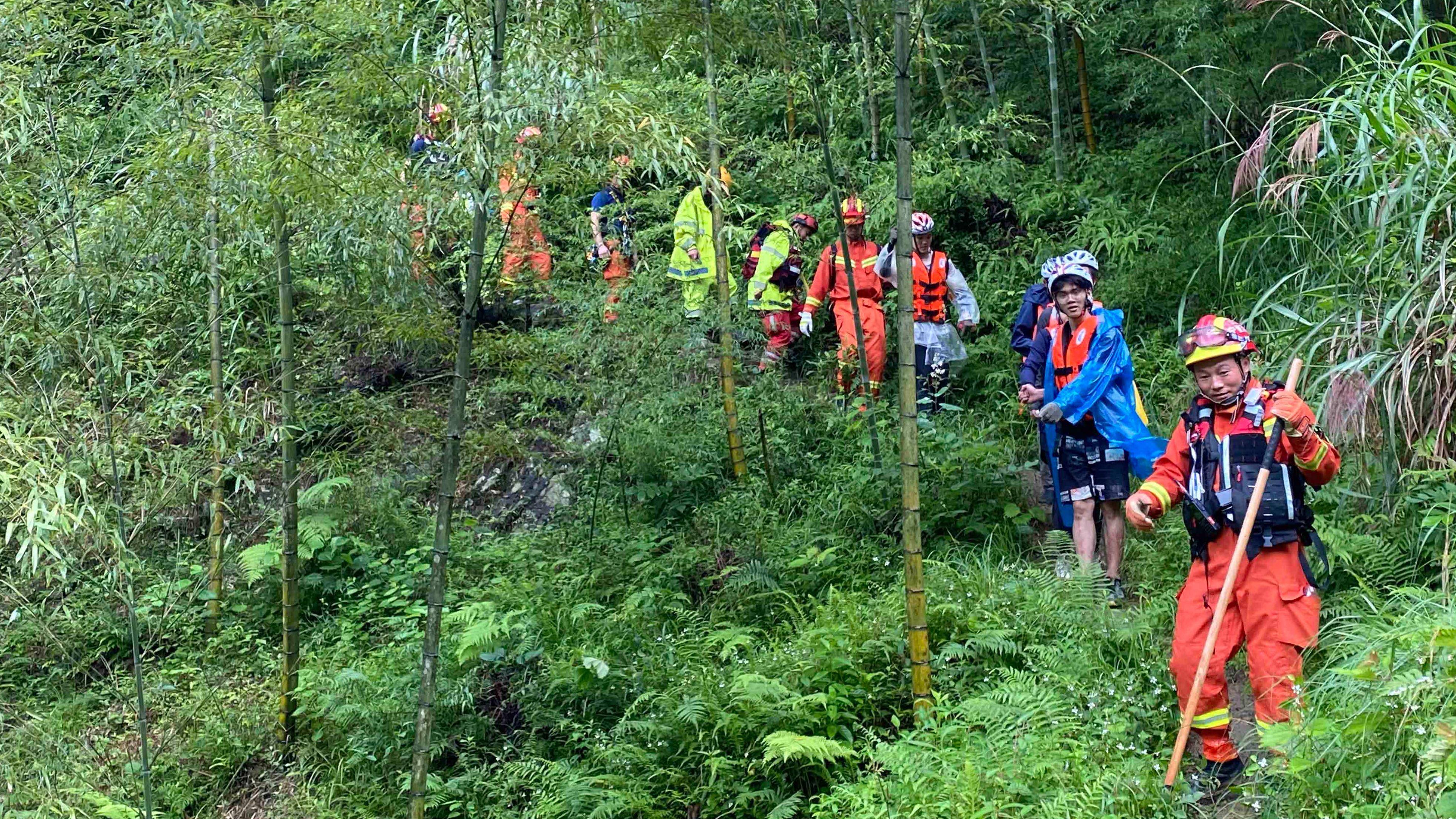 67名旅游爱好者因暴雨被困宁波山区，目前