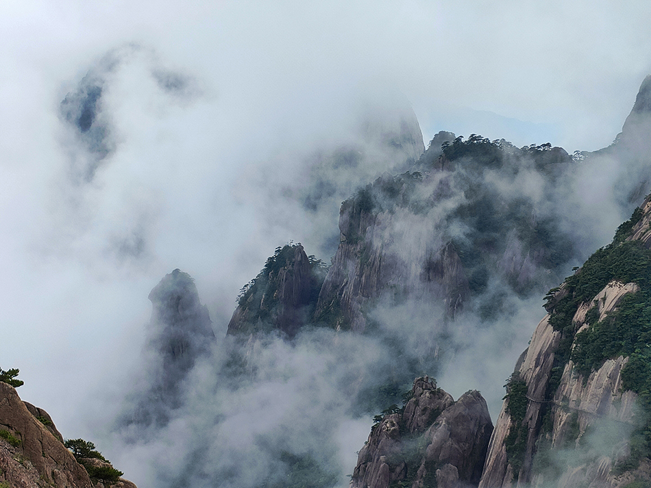 端午假期第一天，黄山风景区共接待游客46