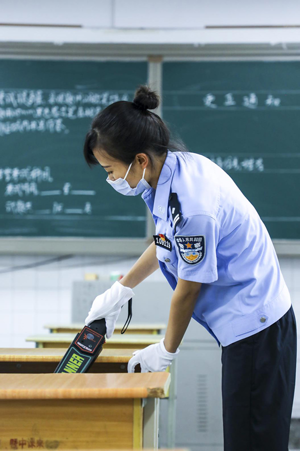 重庆警方：排查六千多间考场安全隐患，开通