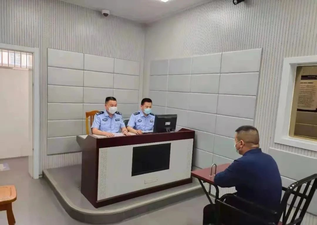湖北麻城一男子微信群侮辱袁隆平言论 被行