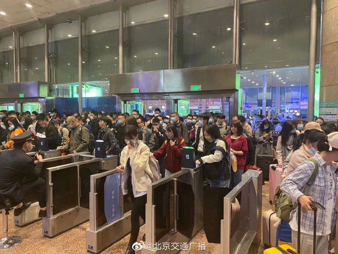 北京西站秩序已恢复正常，延误列车逐渐恢复