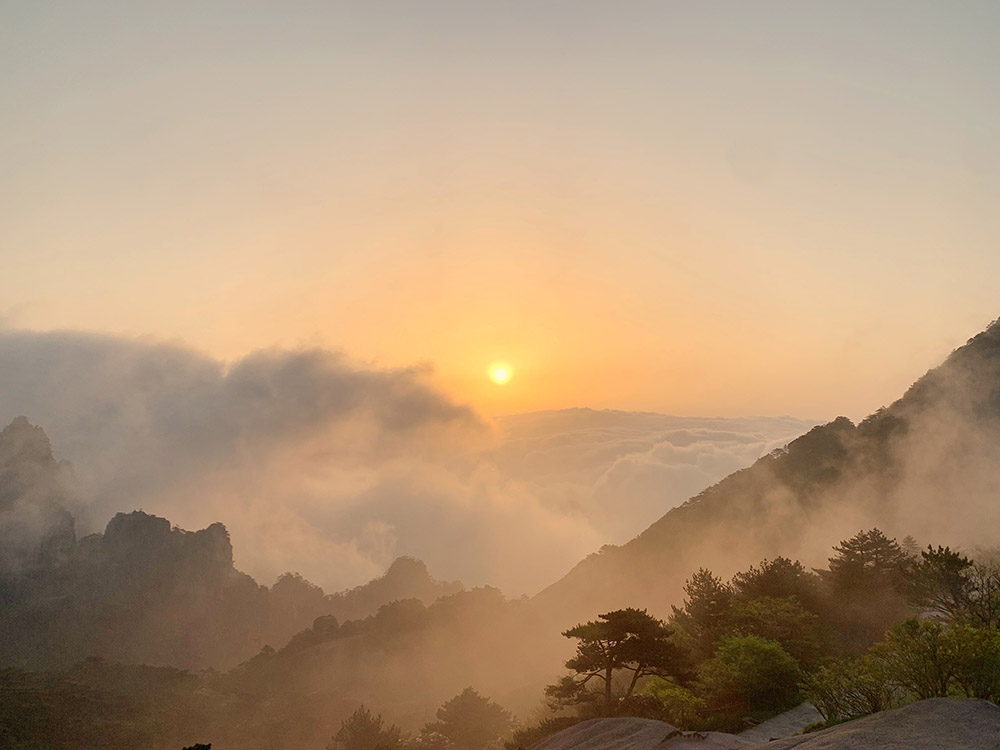 “五一”假期第一天，黄山风景区接待游客1