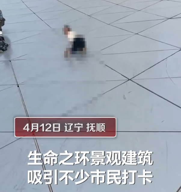 153.9米高！一个小孩以滑梯的形式爬上