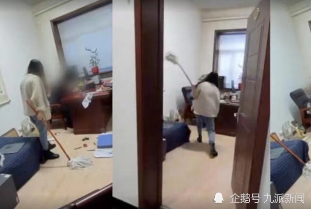 黑龙江某官员被女下属拖把打脸 警察:还是