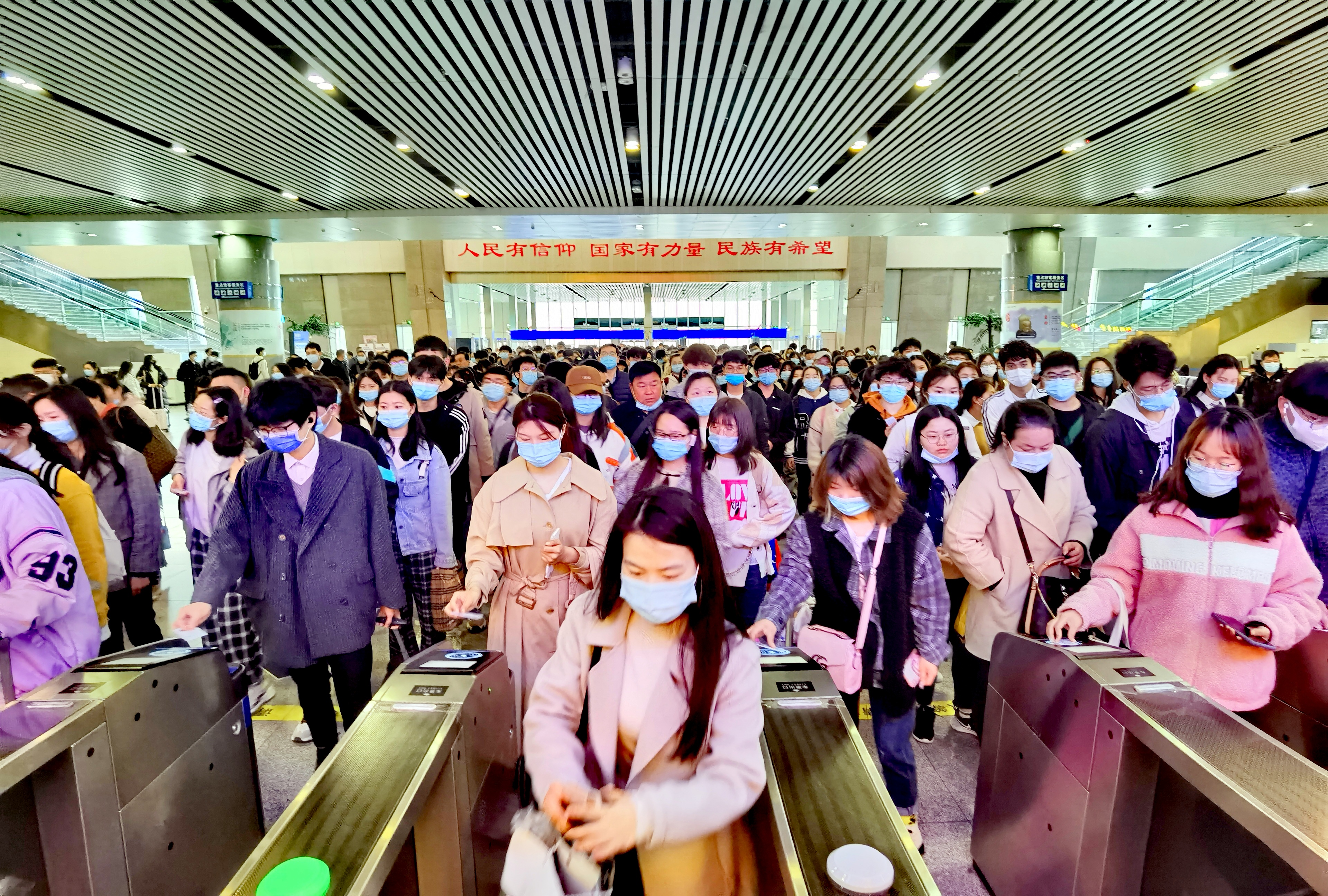 郑州铁路局：4月5日返程客流高峰，预计发
