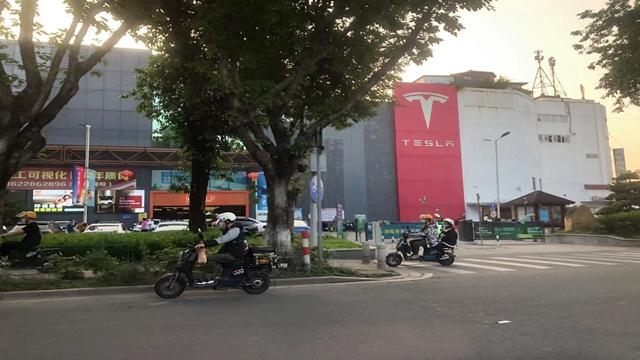 碳酸锂价格十连涨 新能源汽车价格战要结束