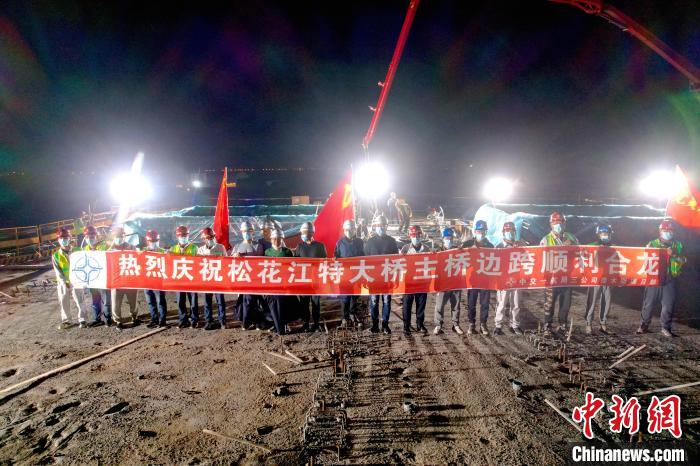 何达高速公路佳木斯过境段松花江大桥第一边