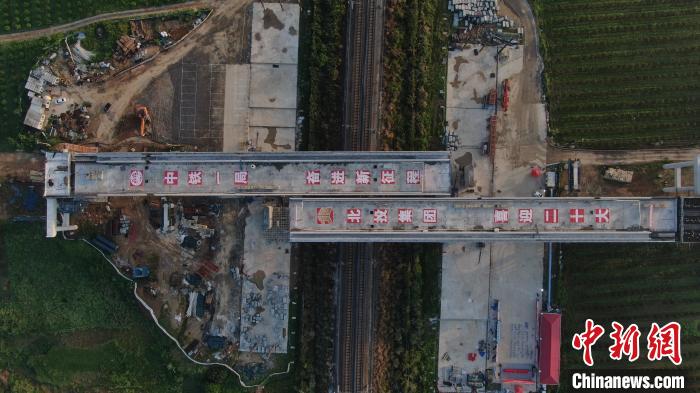 河坝高速跨高铁转体桥“完美转弯”将连接广