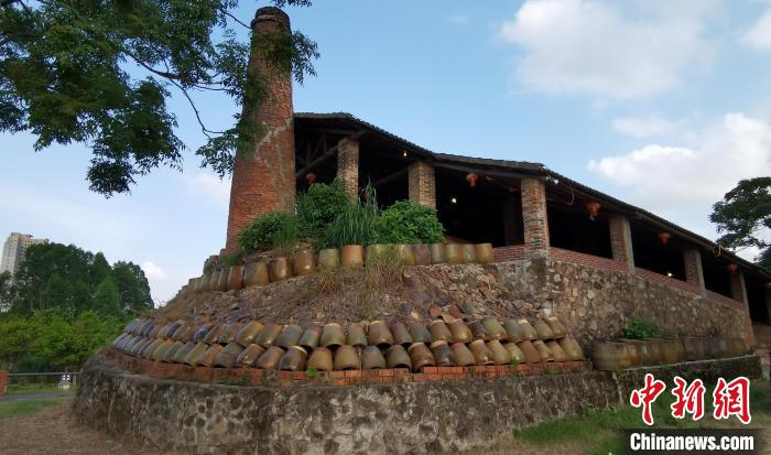 广西钦州倪星古龙8000多件倪星陶器入窑