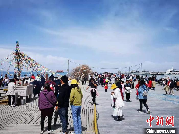 青海“五一”期间接待游客数量同比增长10