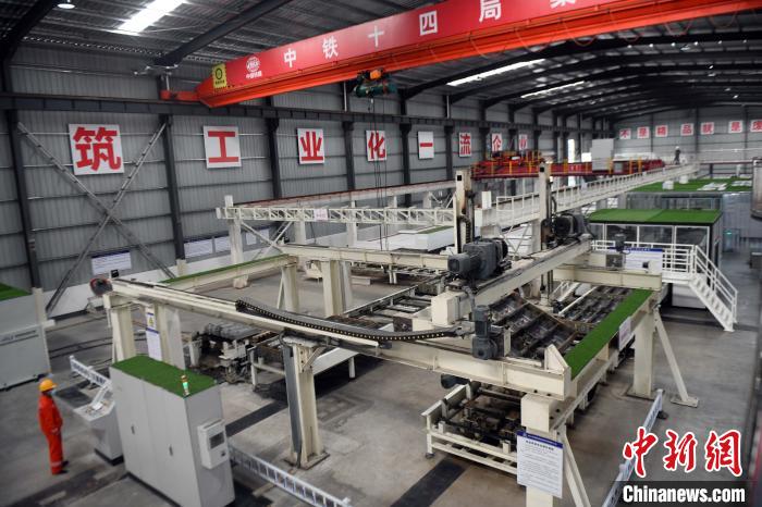 贵南高铁智能轨枕厂正式投入使用 全线将于